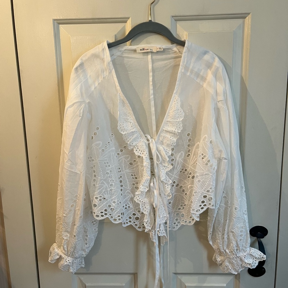 💖Elegant White Eyelet Tie Blouse💖 - Picture 3 of 15